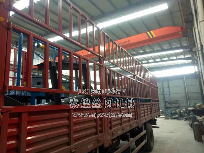 發往四川成都的連罐拉絲機正在發貨中